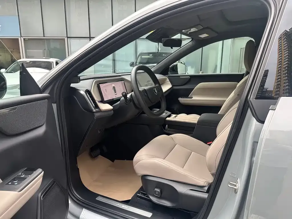 Volvo XC70 Plug-in Hybrid — фото 6