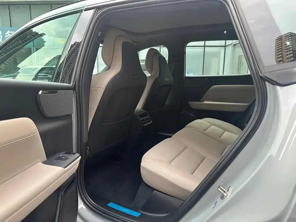 Volvo XC70 Plug-in Hybrid — фото 3