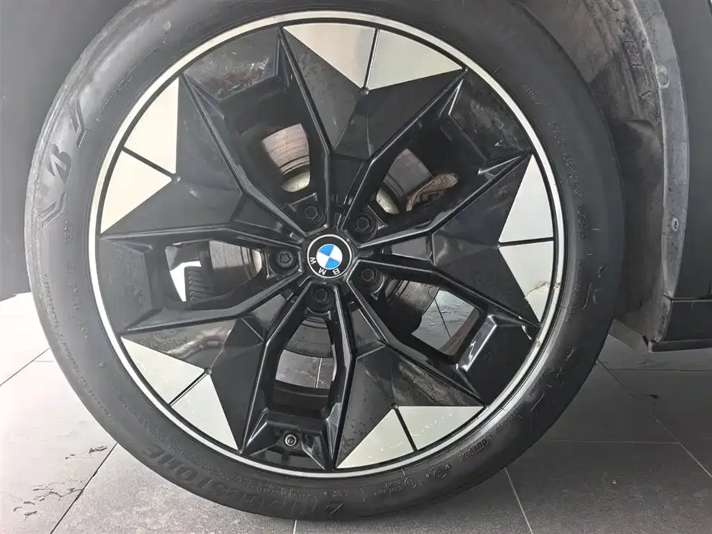 BMW iX3 — фото 9