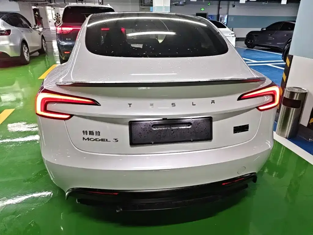 Tesla Model 3 — фото 4