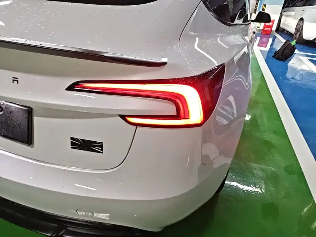 Tesla Model 3 — фото 2