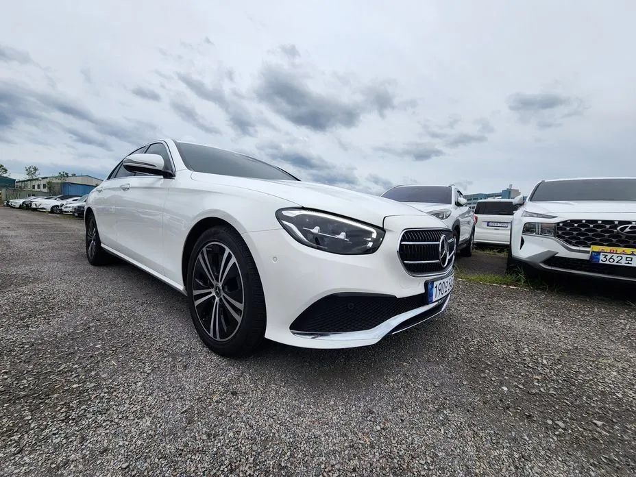 Mercedes-Benz E-Class — фото 7