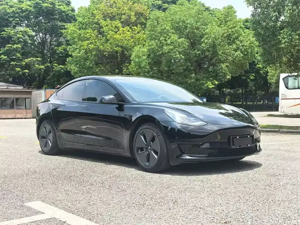 Tesla Model 3 — фото 8