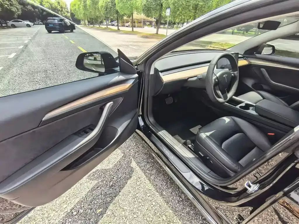 Tesla Model 3 — фото 5