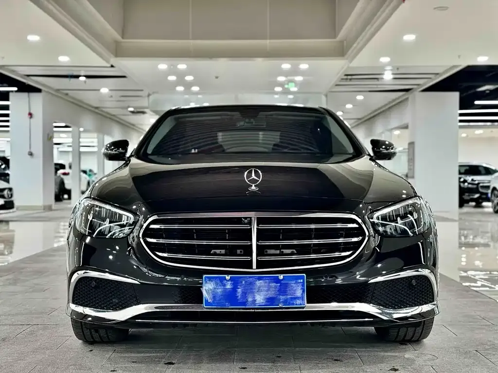 Mercedes-Benz E-Class — фото 1