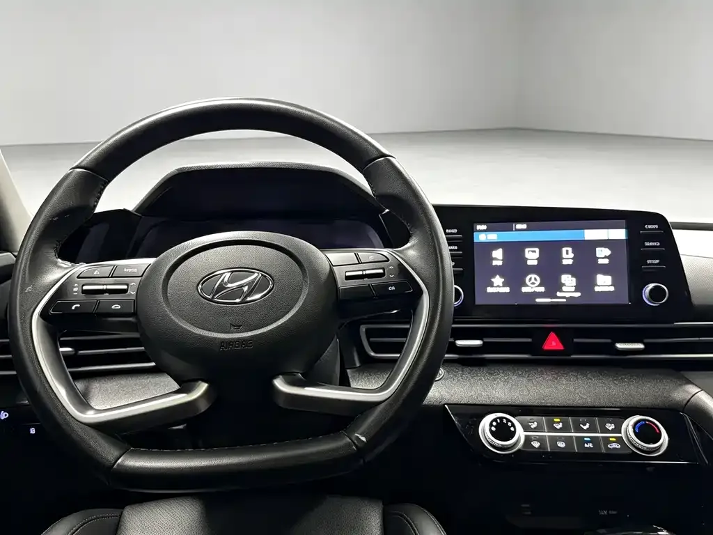 Hyundai Elantra — фото 10