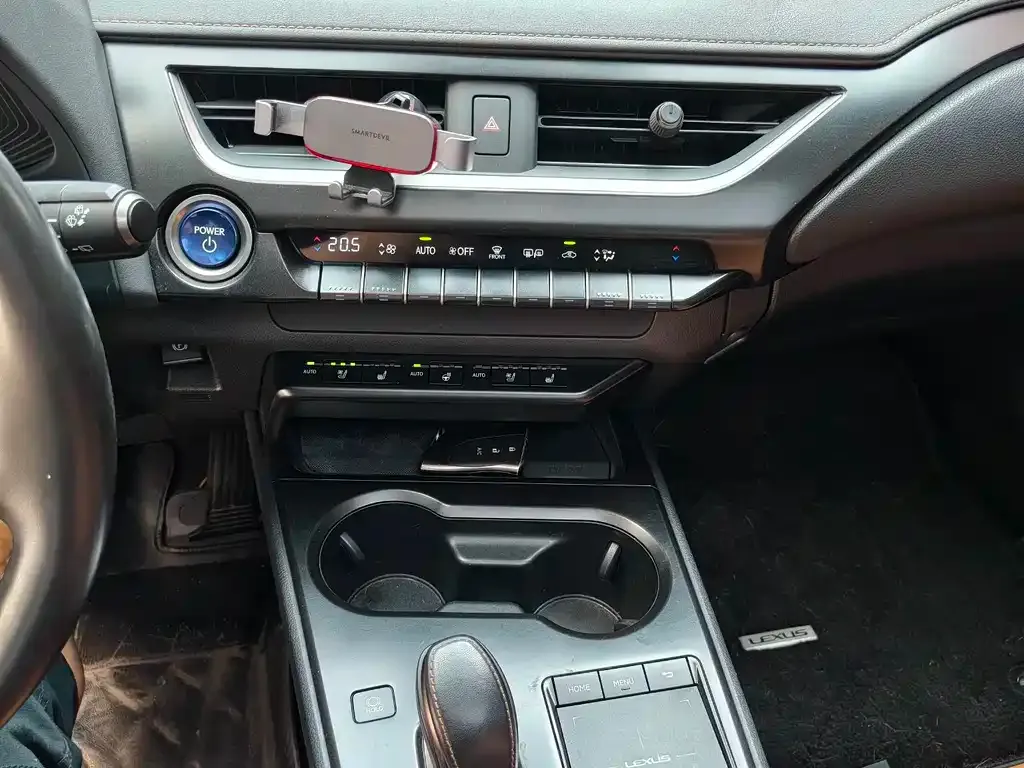 Lexus UX New Energy — фото 9