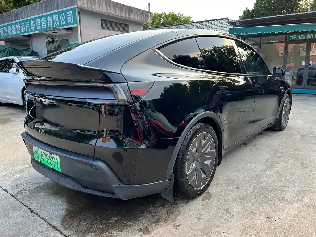 Tesla Model Y L — фото 9