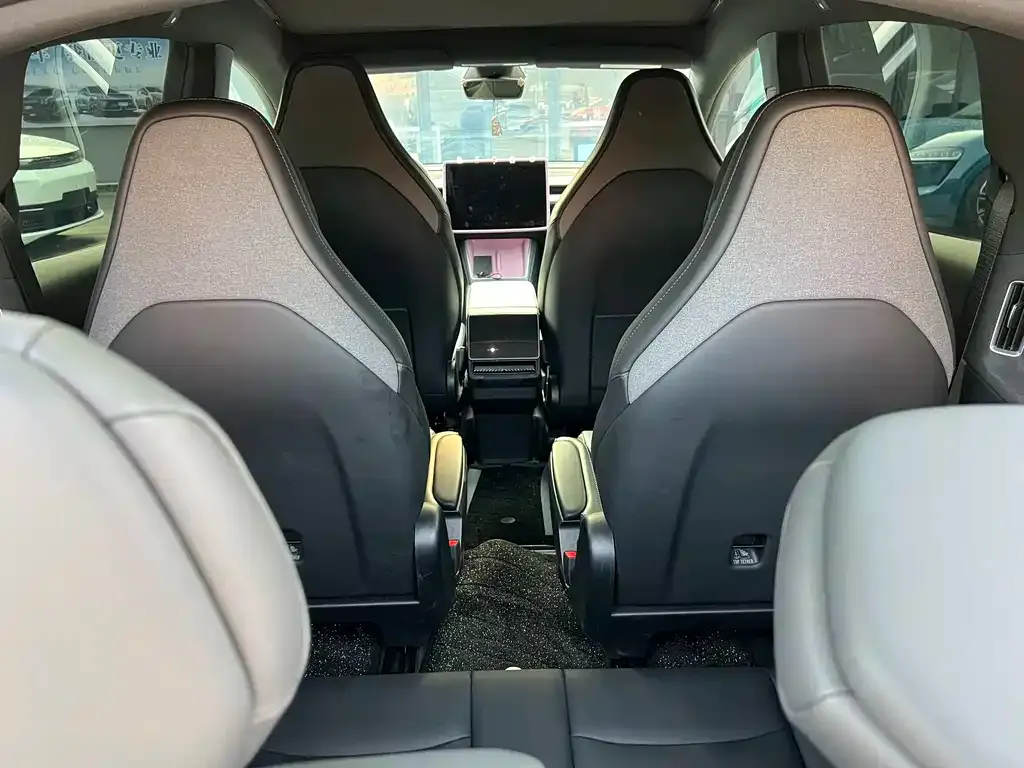 Tesla Model Y L — фото 2