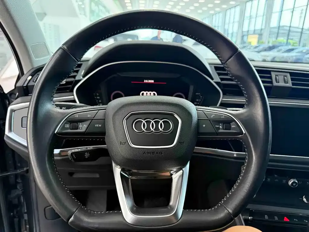 Audi Q3 — фото 9