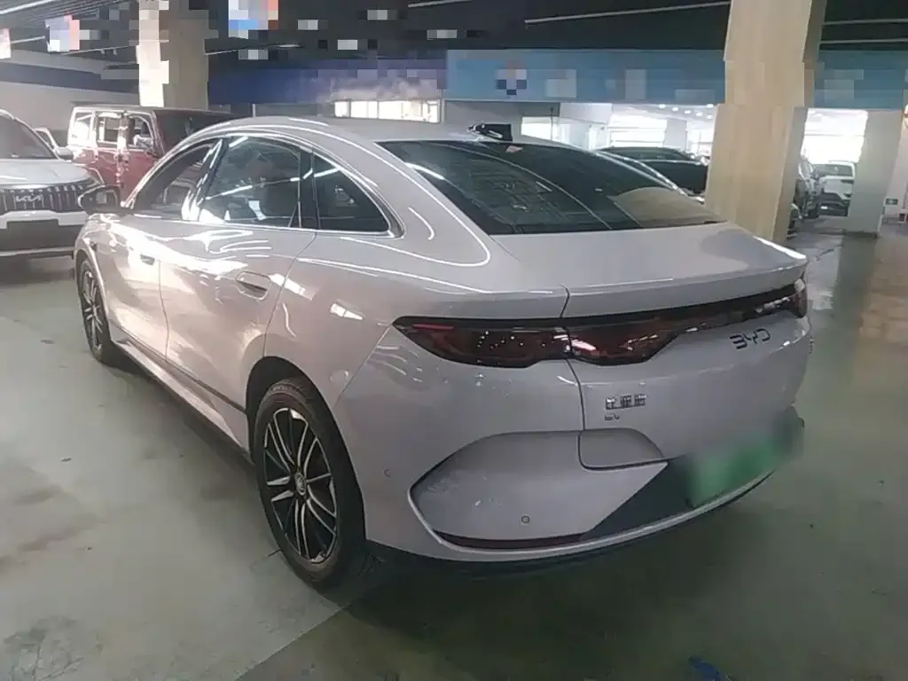 BYD Qin L — фото 9