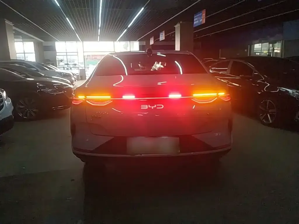 BYD Qin L — фото 7