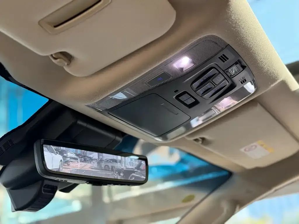 Toyota Alphard — фото 2