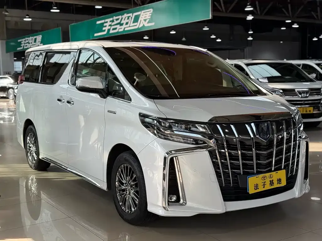 Toyota Alphard — фото 3