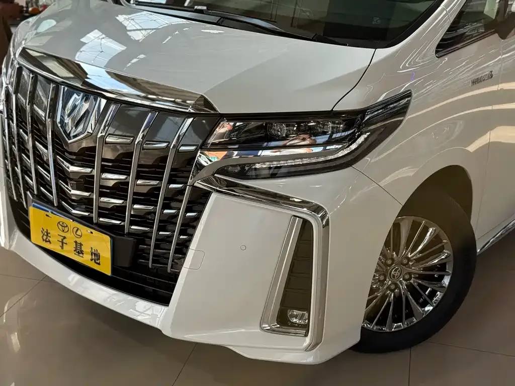 Toyota Alphard — фото 8