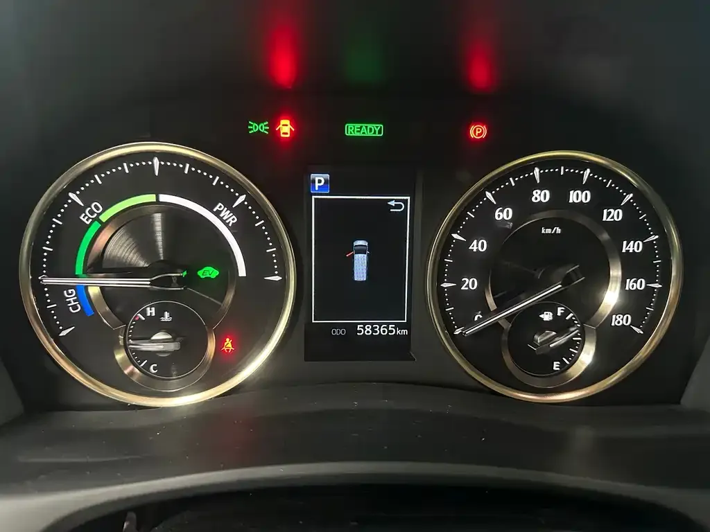 Toyota Alphard — фото 4