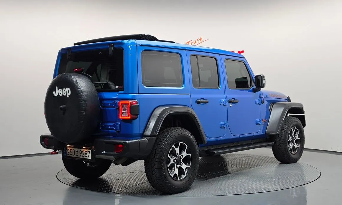 Jeep Wrangler — фото 9