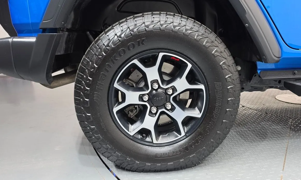 Jeep Wrangler — фото 10