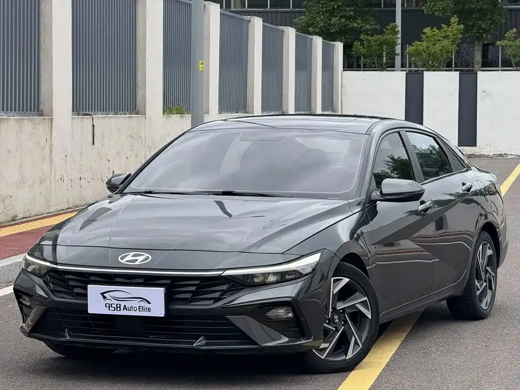 Hyundai Elantra — фото 1