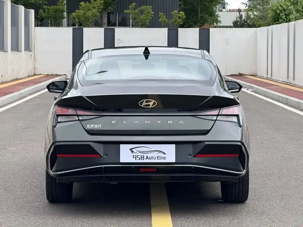 Hyundai Elantra — фото 6