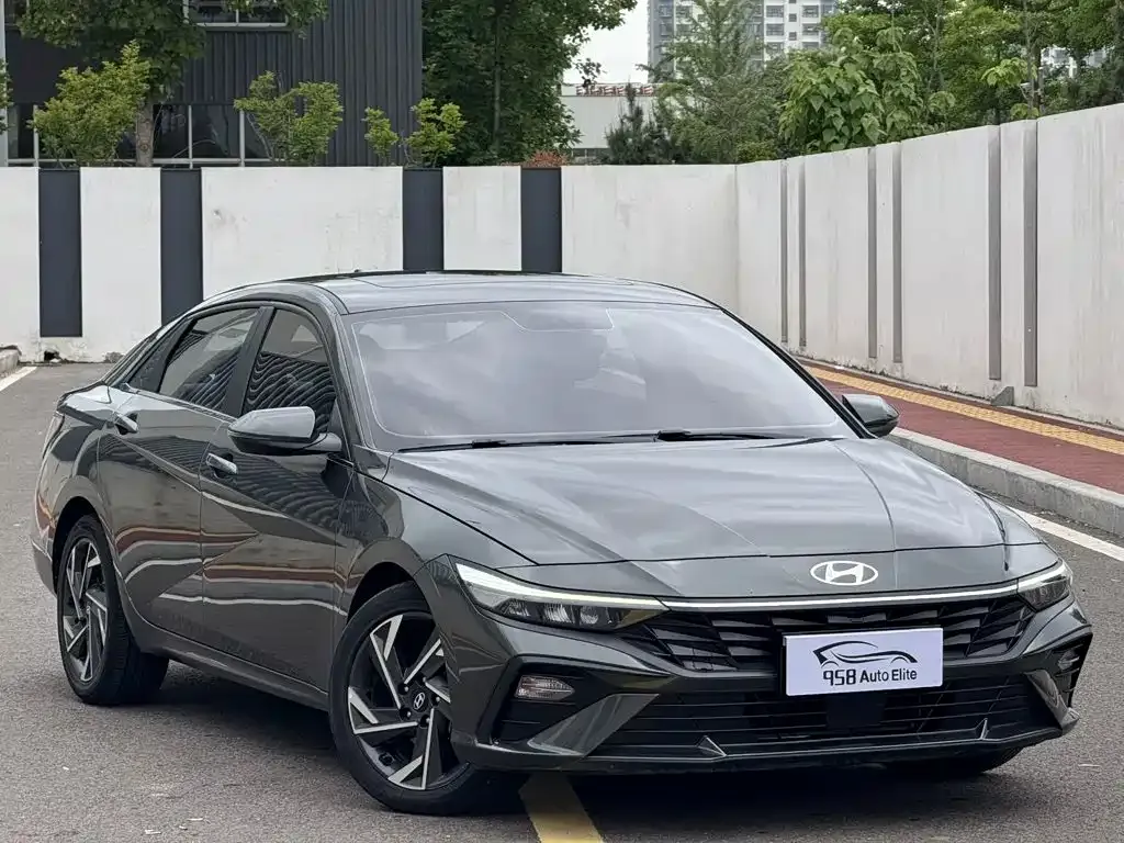 Hyundai Elantra — фото 5