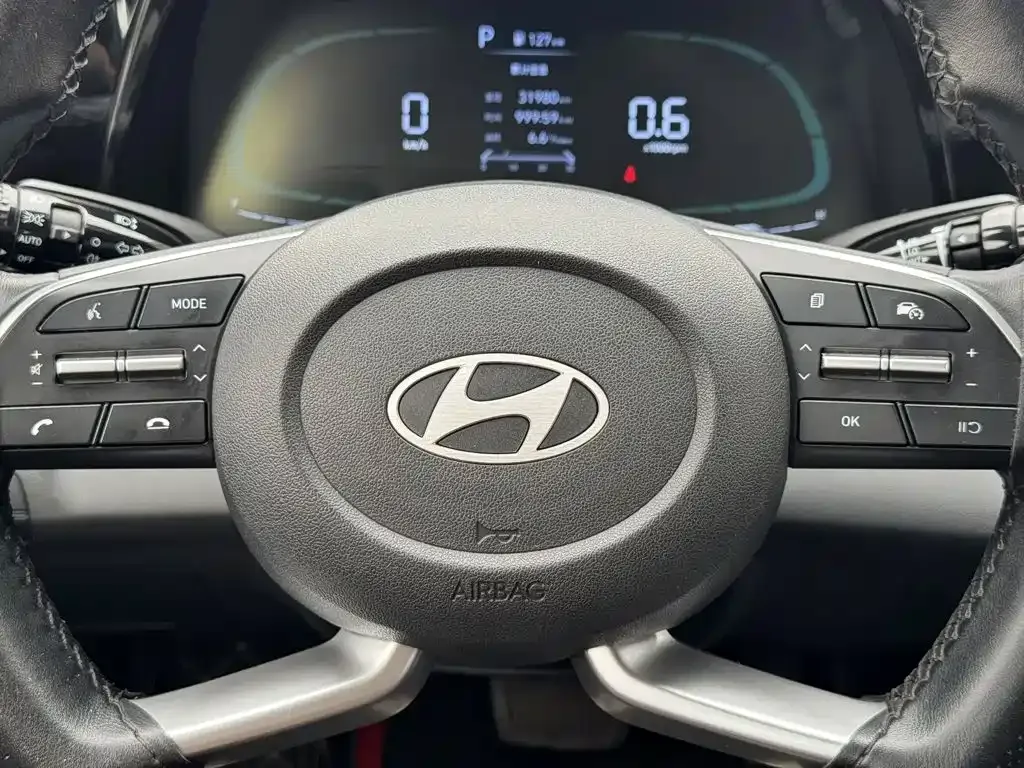 Hyundai Elantra — фото 7