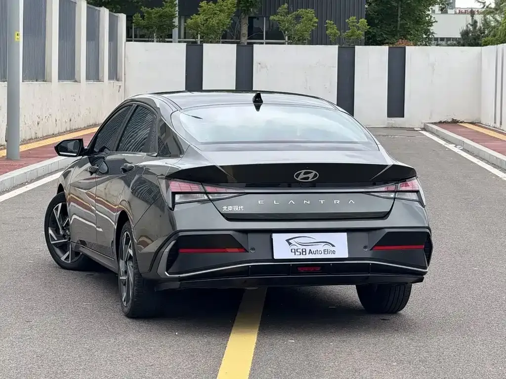 Hyundai Elantra — фото 9