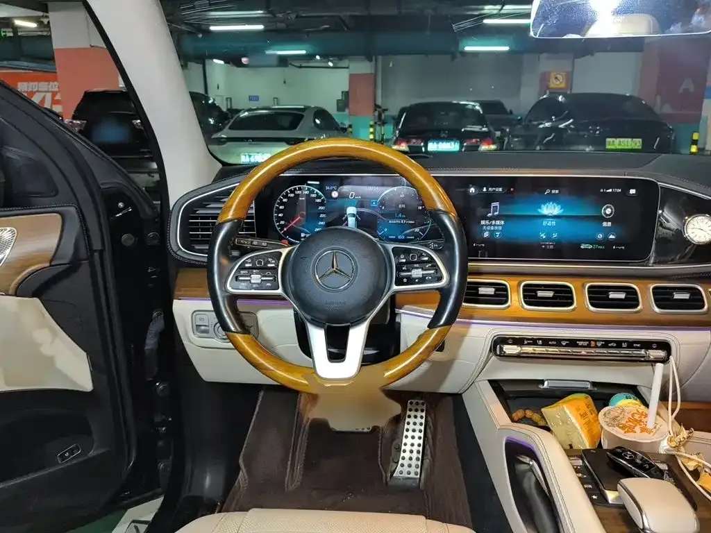 Mercedes-Benz GLS — фото 10