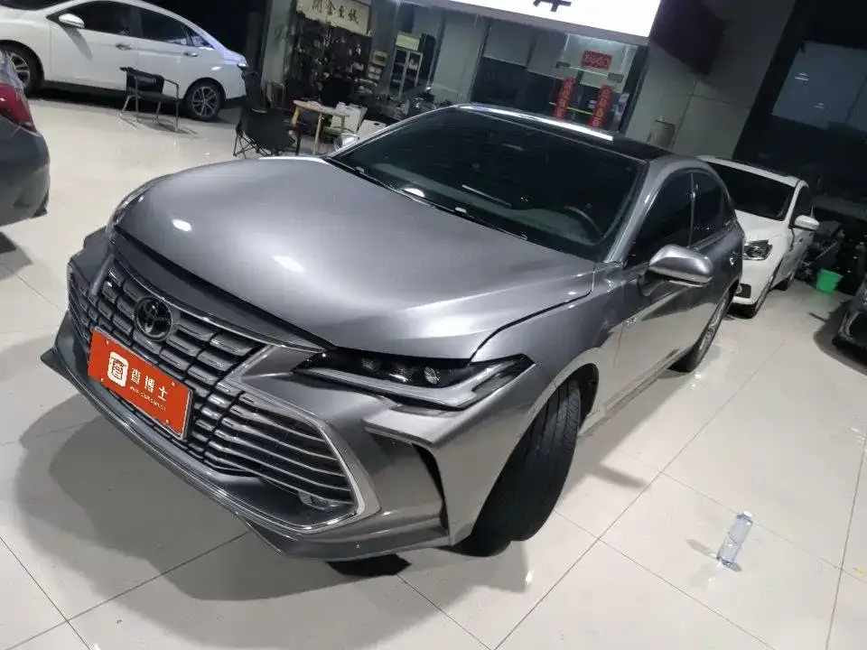 Toyota Avalon — фото 1