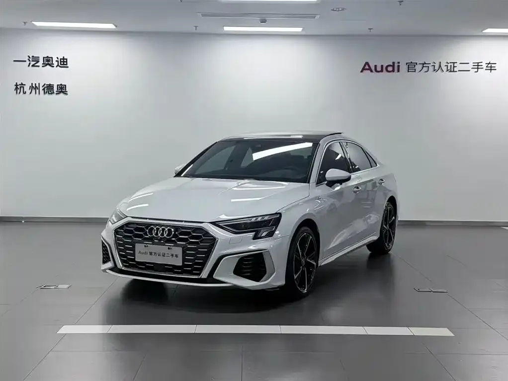 Audi A3 — фото 1