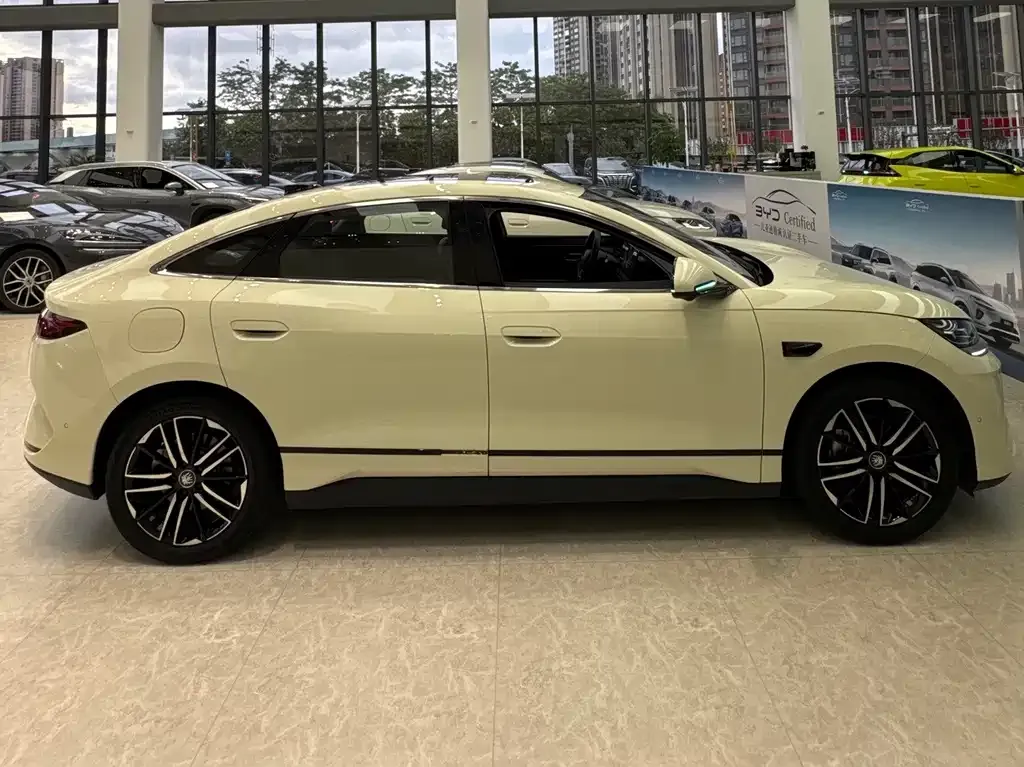 BYD Qin L — фото 10