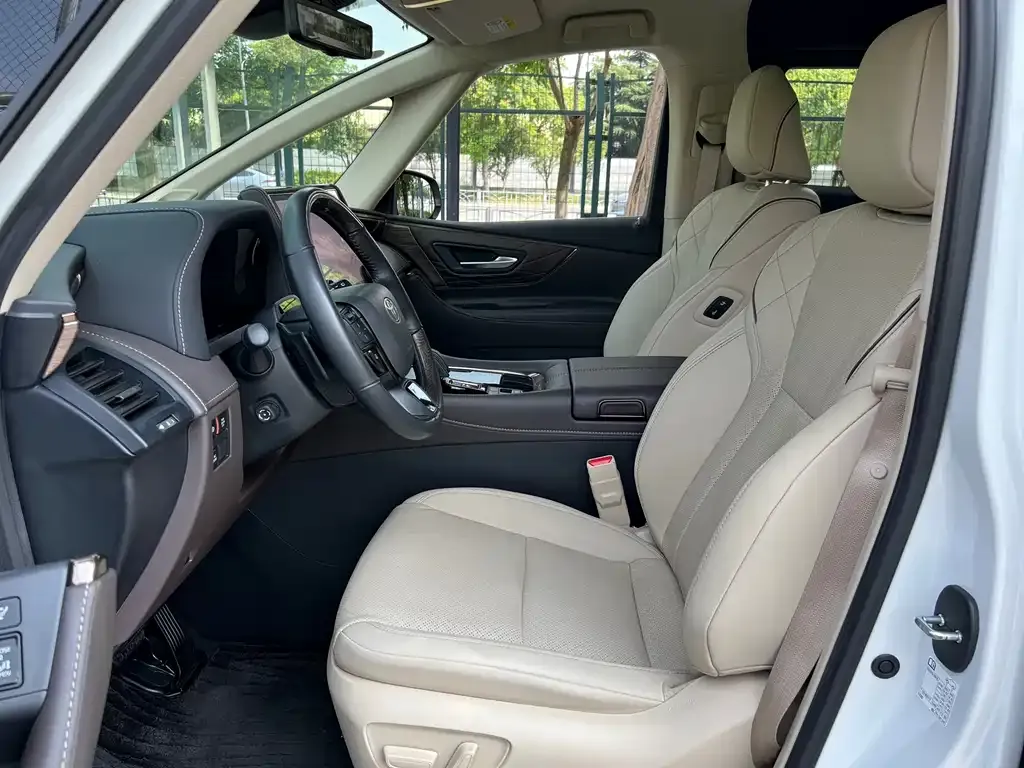 Toyota Alphard — фото 2