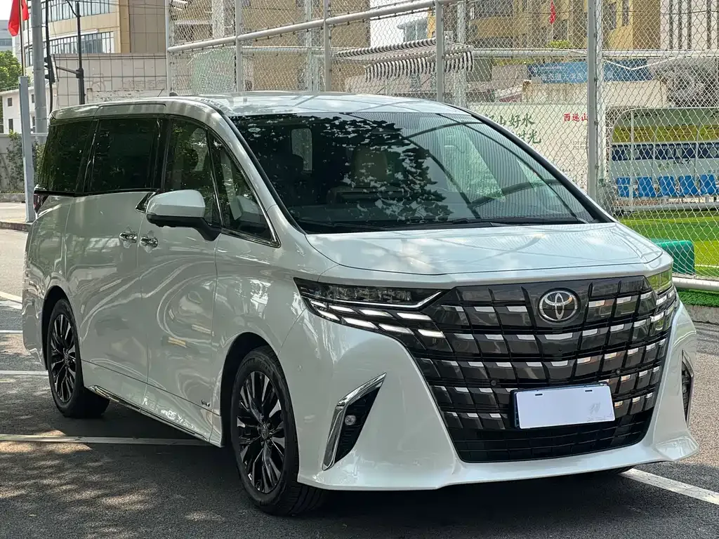 Toyota Alphard — фото 7