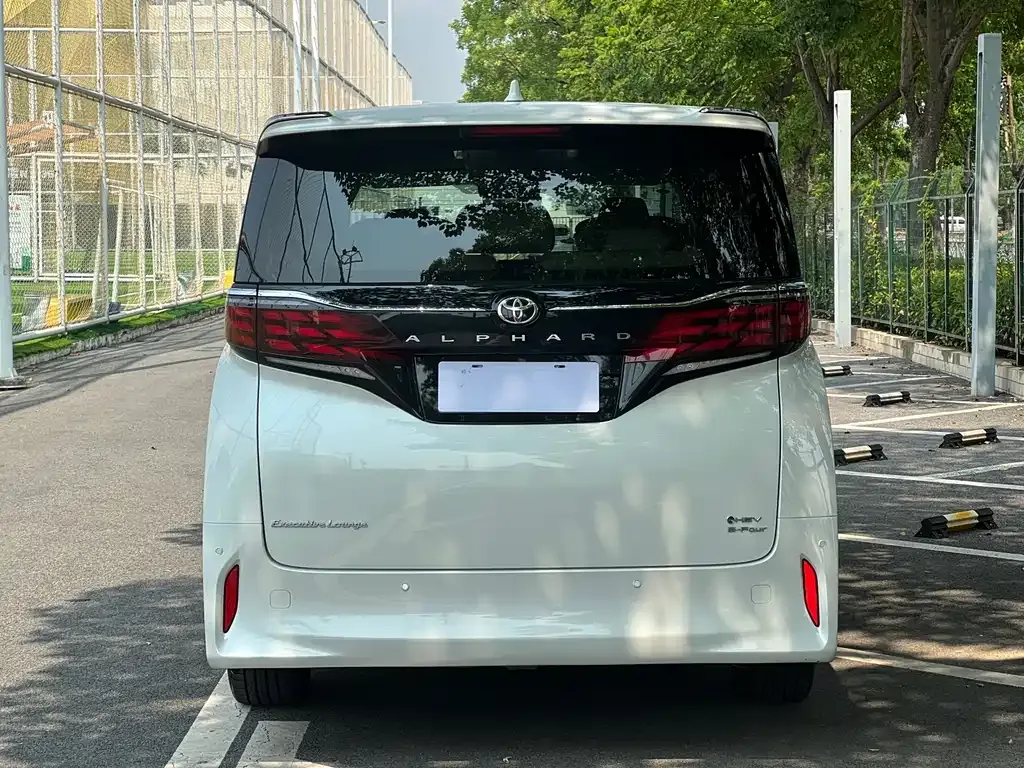 Toyota Alphard — фото 6