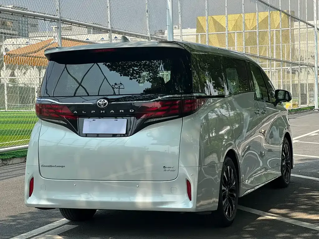 Toyota Alphard — фото 8