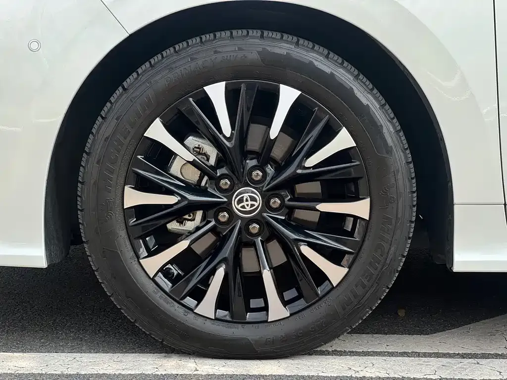 Toyota Alphard — фото 5