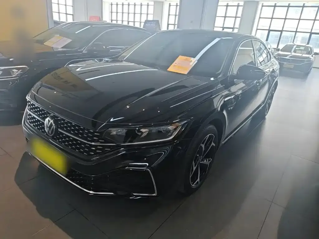 Volkswagen Passat — фото 1
