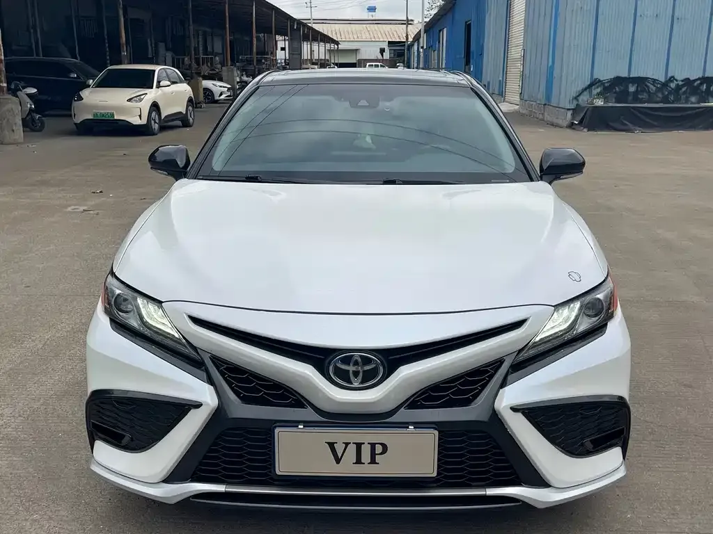 Toyota Camry — фото 5