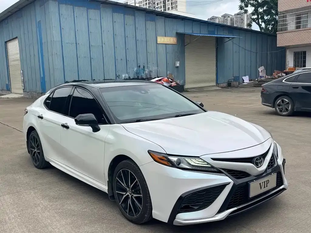 Toyota Camry — фото 8
