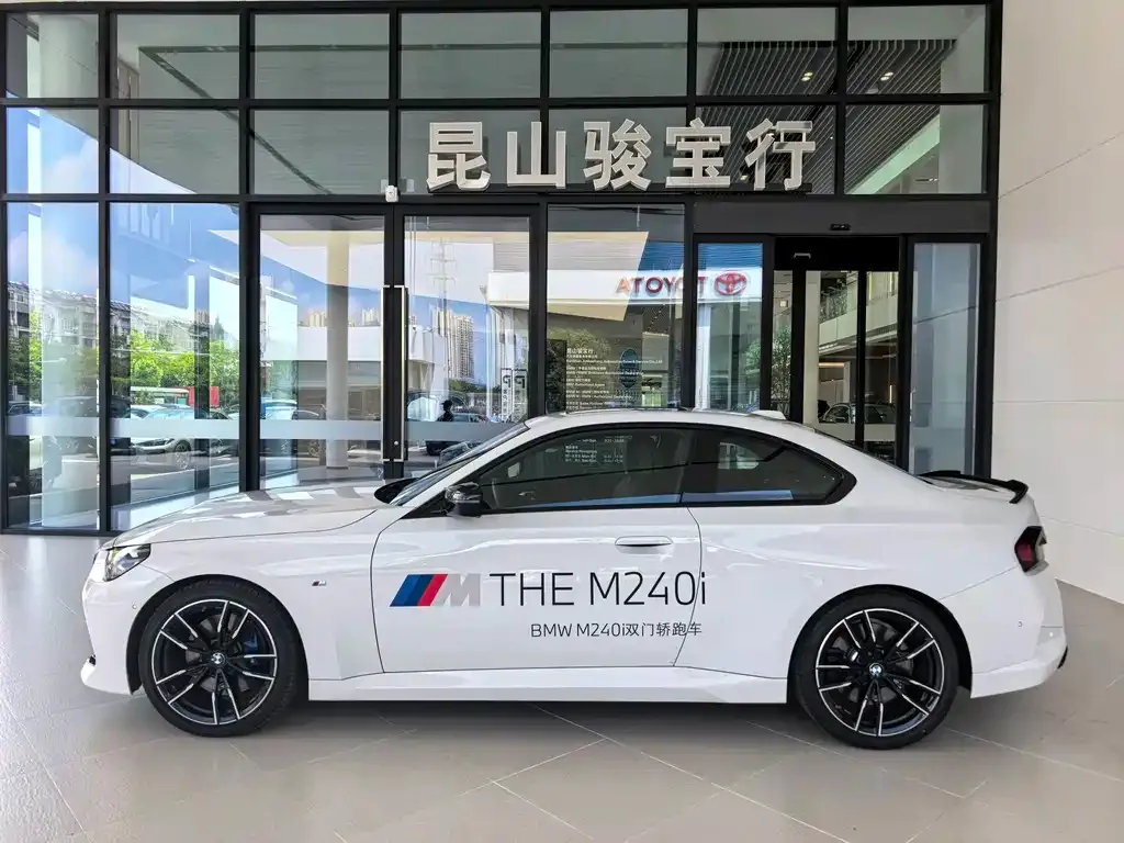BMW M240i — фото 2