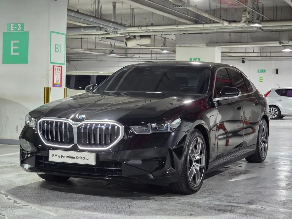 BMW 5-Series — фото 1