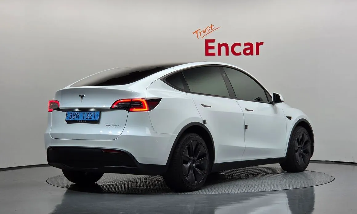 Tesla Model Y — фото 9