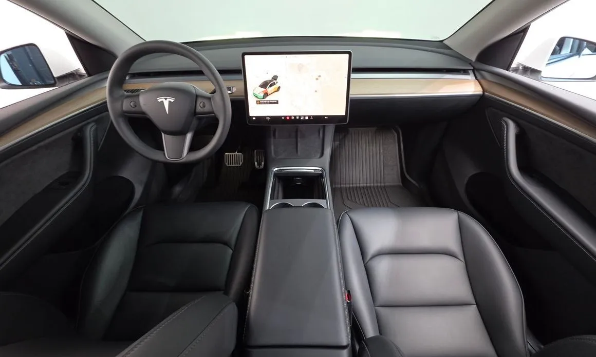 Tesla Model Y — фото 8