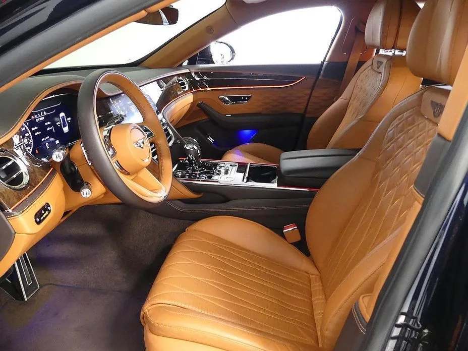 Bentley Flying Spur — фото 8