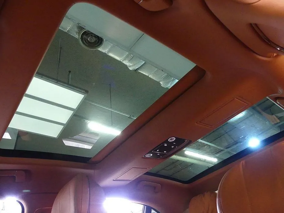 Bentley Flying Spur — фото 4