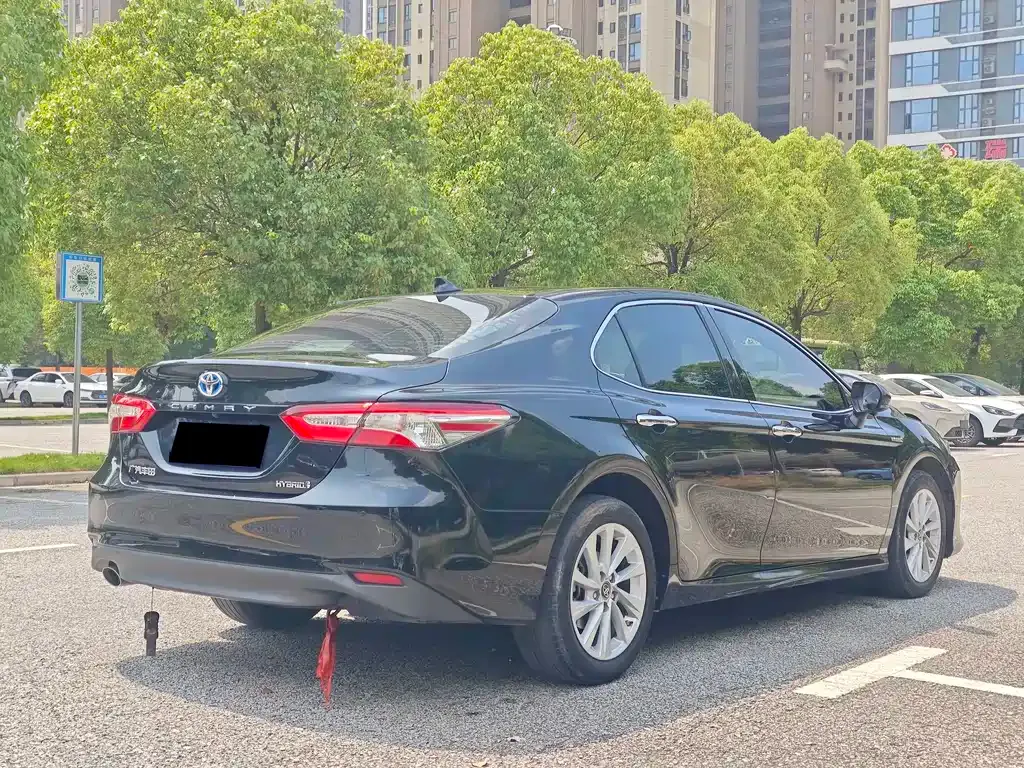 Toyota Camry — фото 10