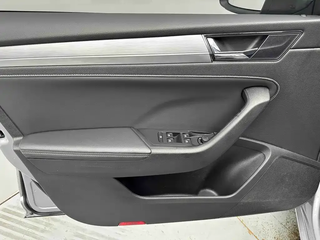 Skoda Superb — фото 8