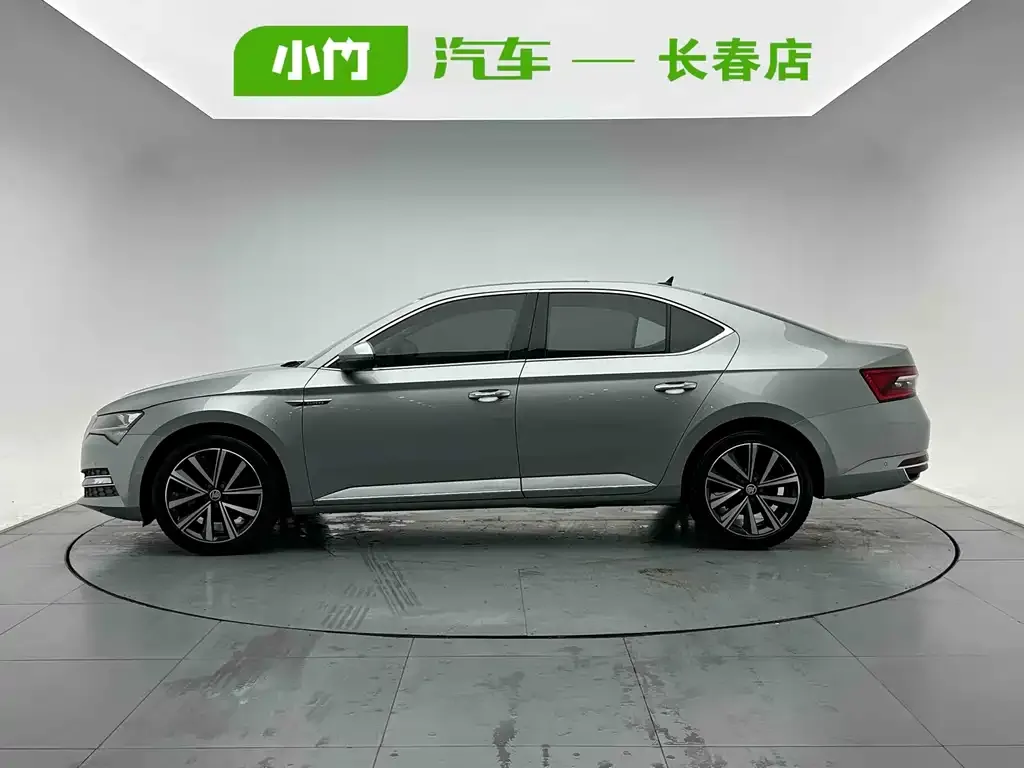 Skoda Superb — фото 5