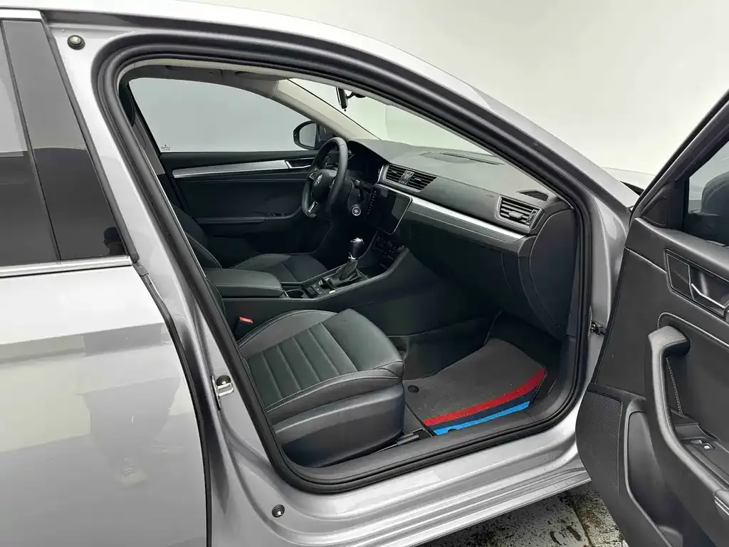 Skoda Superb — фото 10