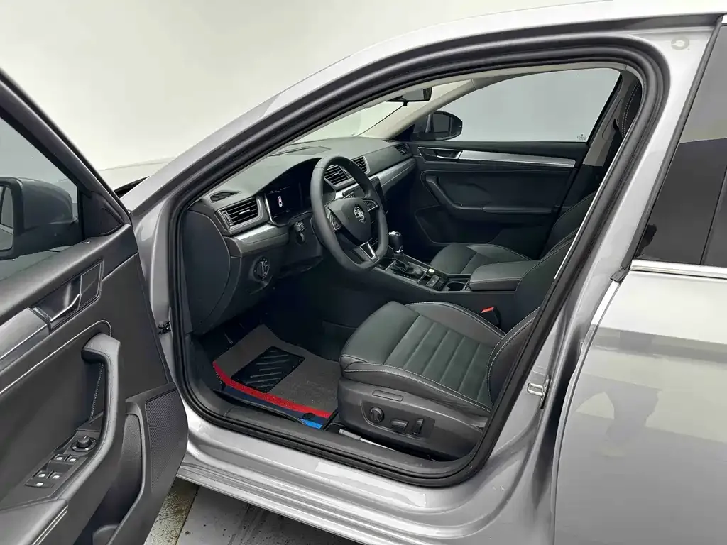 Skoda Superb — фото 9